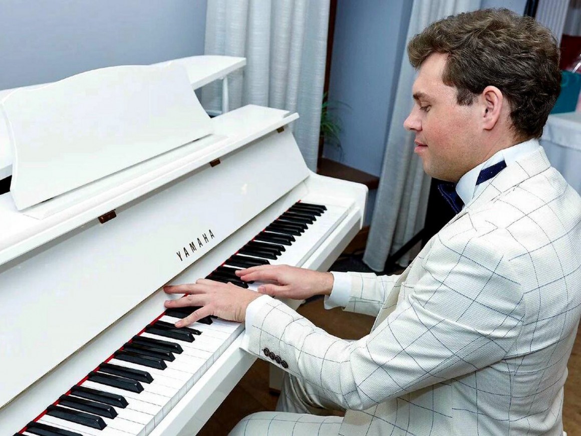 Эстрадный пианист Александр Ершов - выступление на юбилее в ресторане Butler